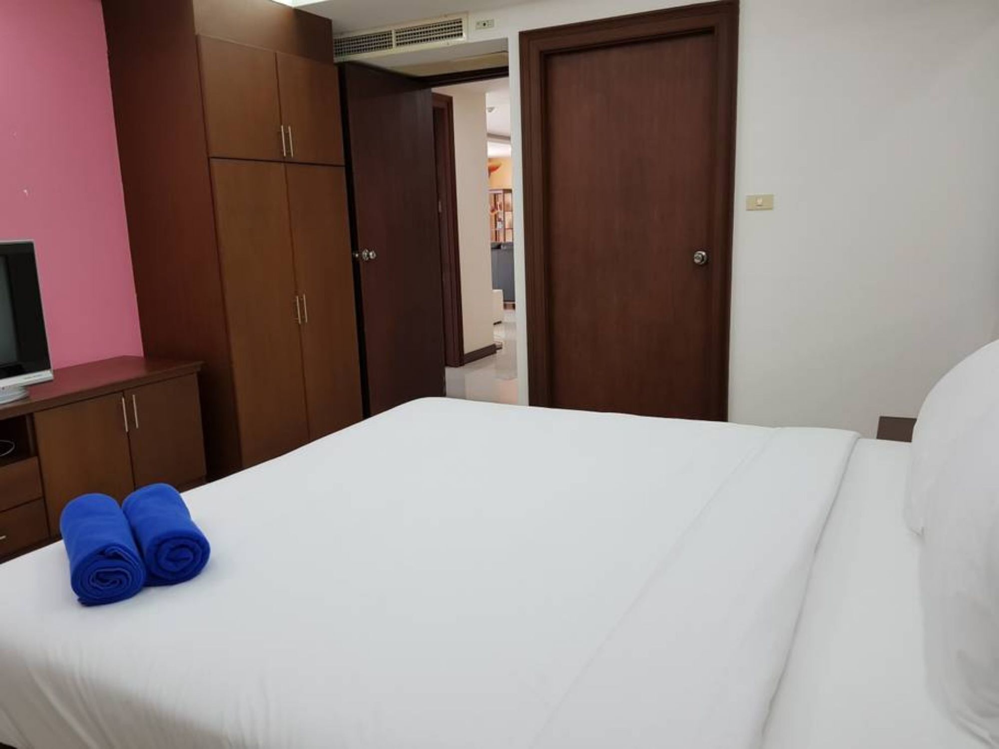 2beds 3baths Downtown 3* Pattaya