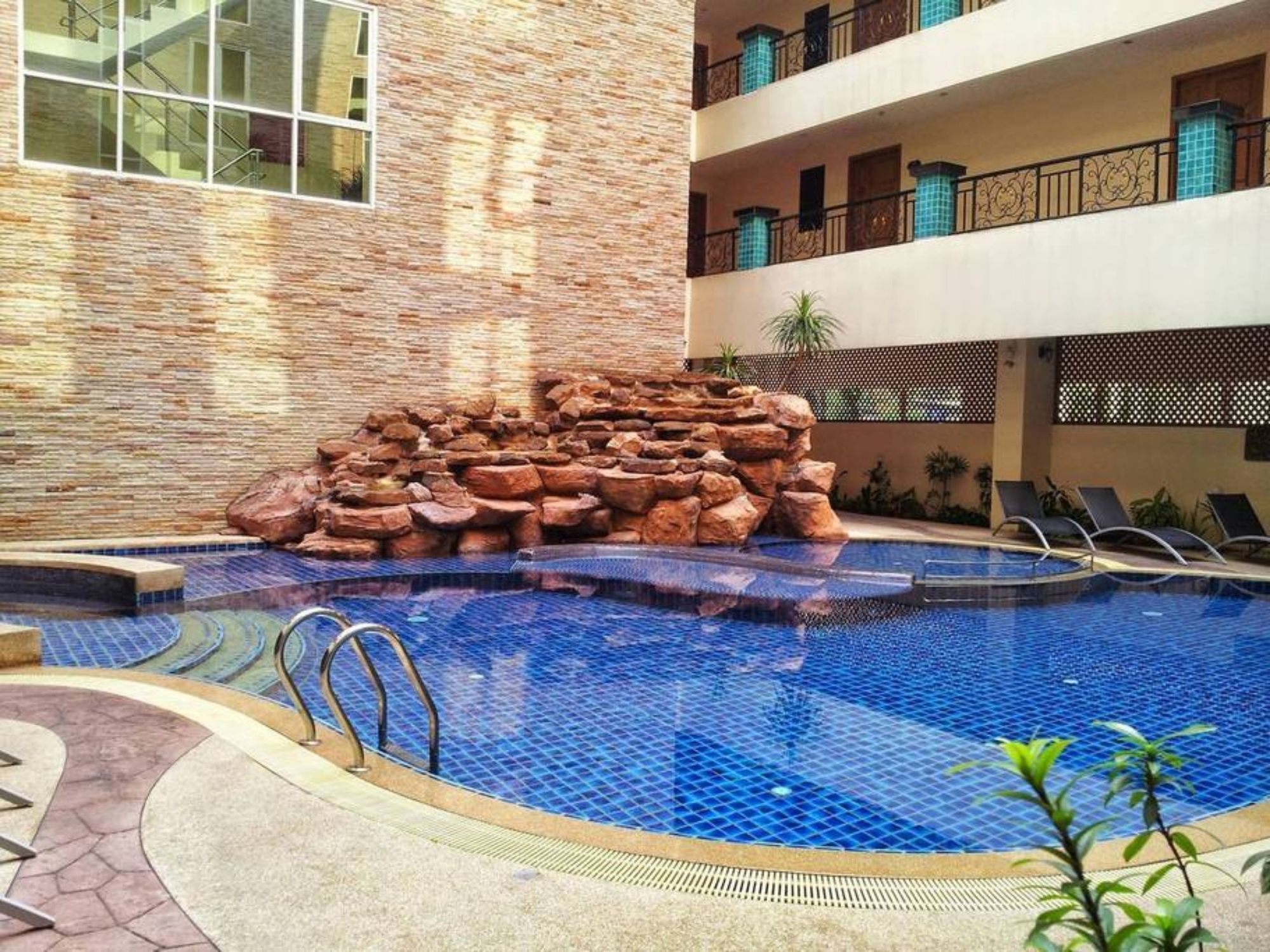 2beds 3baths Downtown 3* Pattaya